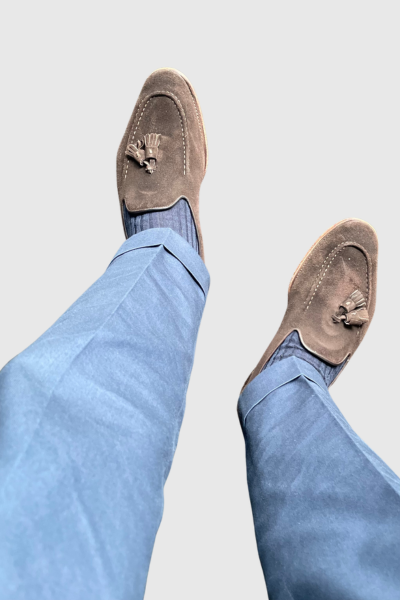 Cotton trousers and brown loafers